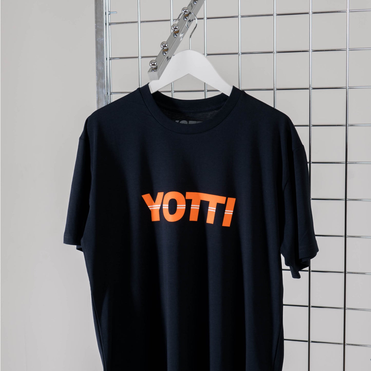 Yotti Racer Tee | Navy/Neon Orange