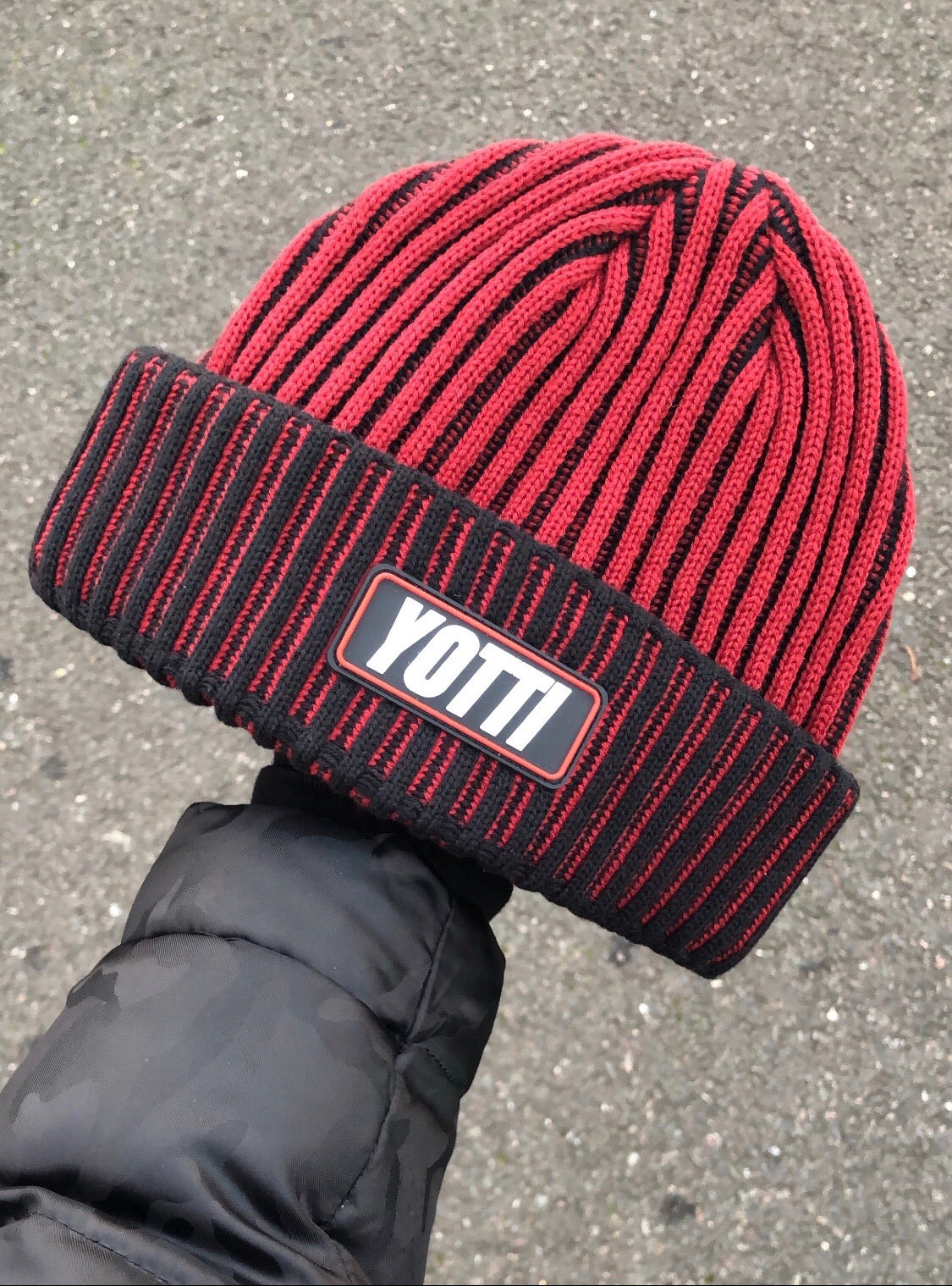 Chunky Knit Beanie - Burgundy/Black